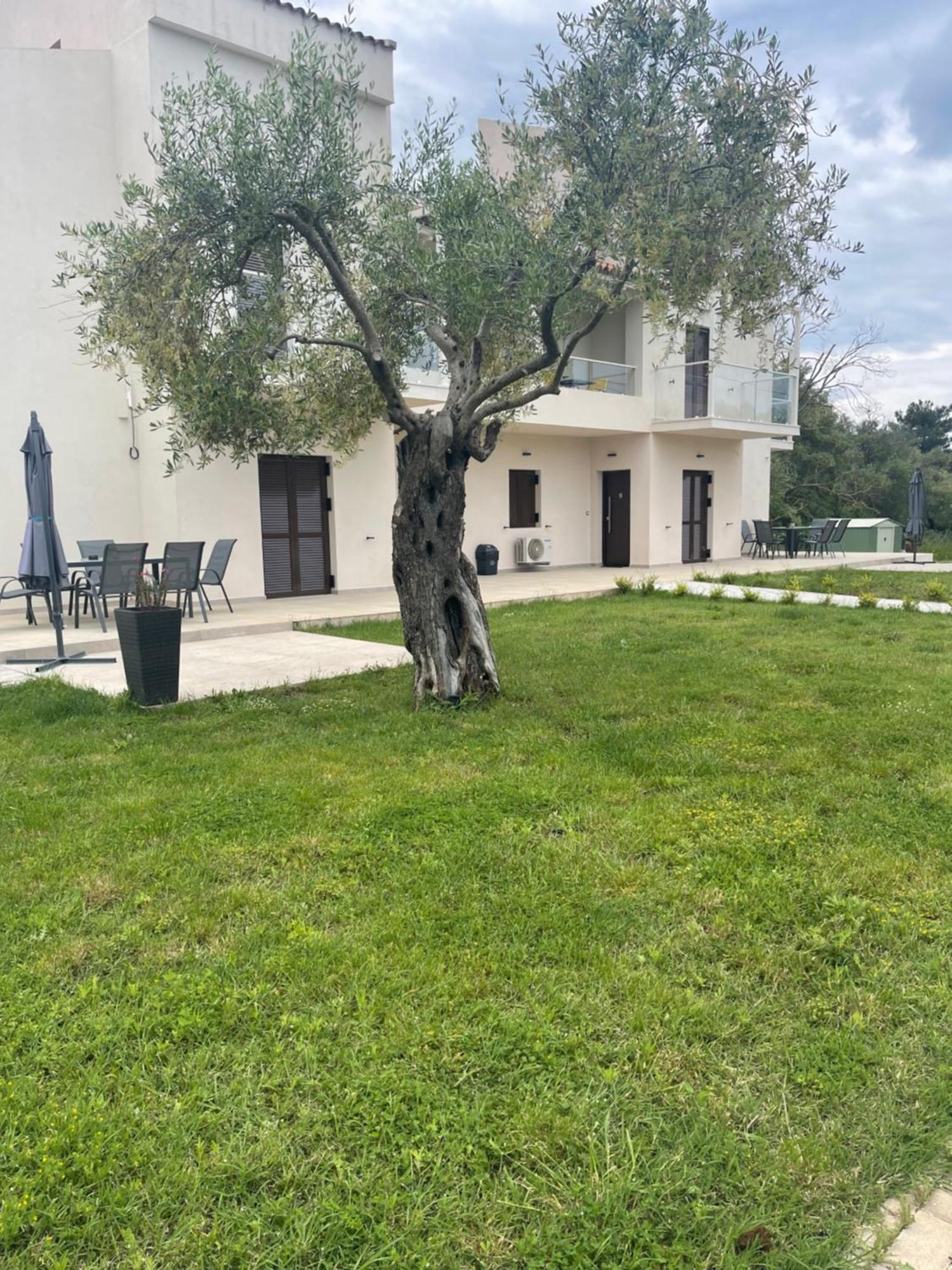 Villa Rodelia Рода Екстер'єр фото