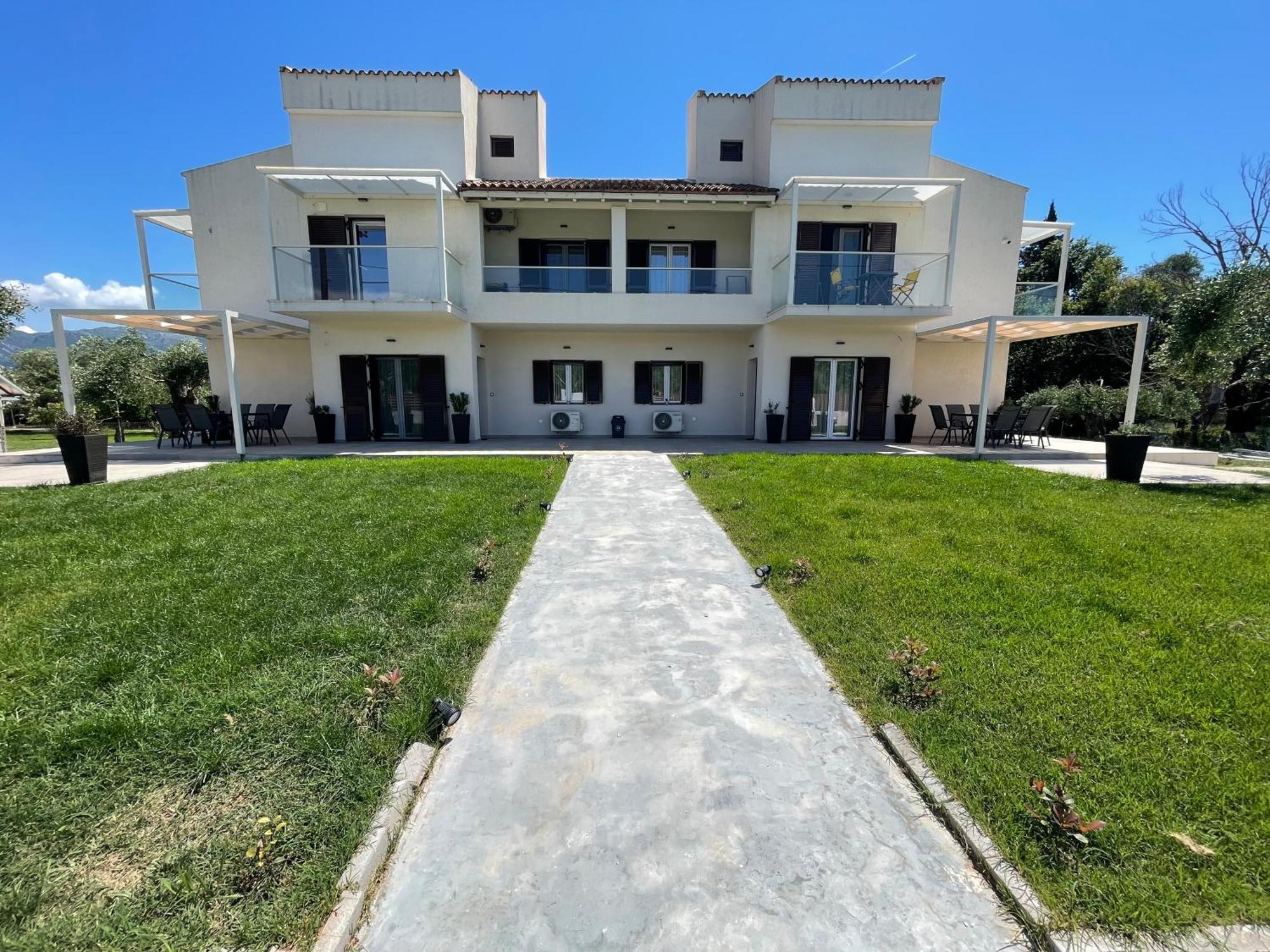 Villa Rodelia Рода Екстер'єр фото